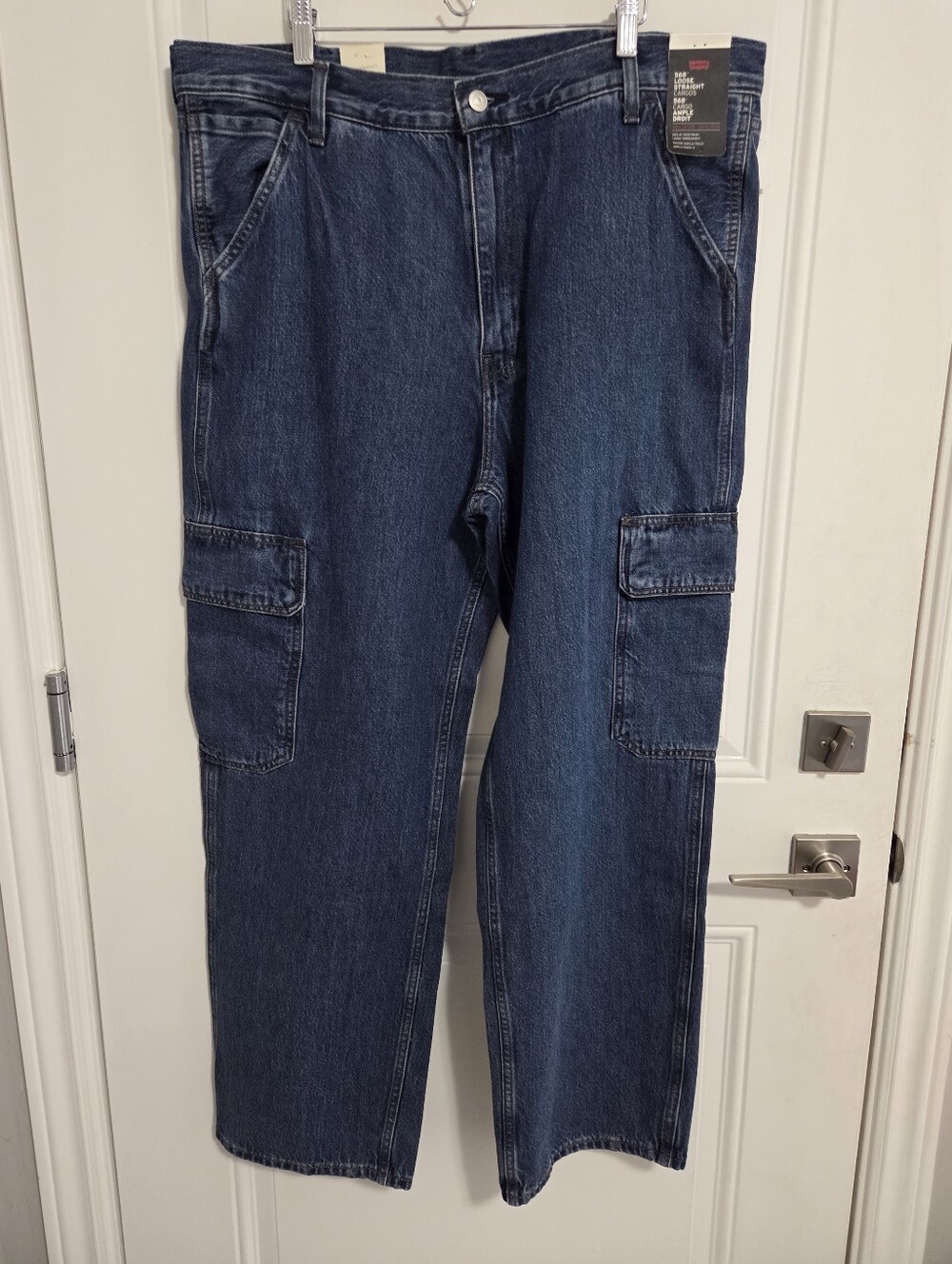 NWT - Levi's Men's 568 Loose Straight Cargo Jeans - W38 L32